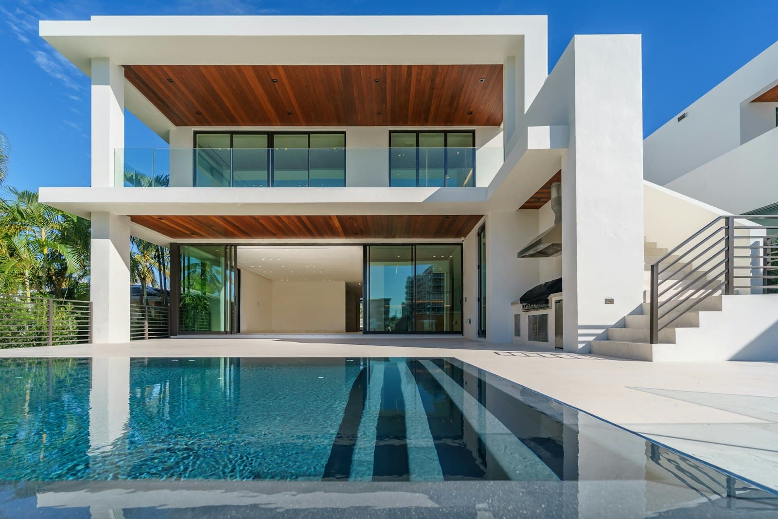 Casa moderna com piscina